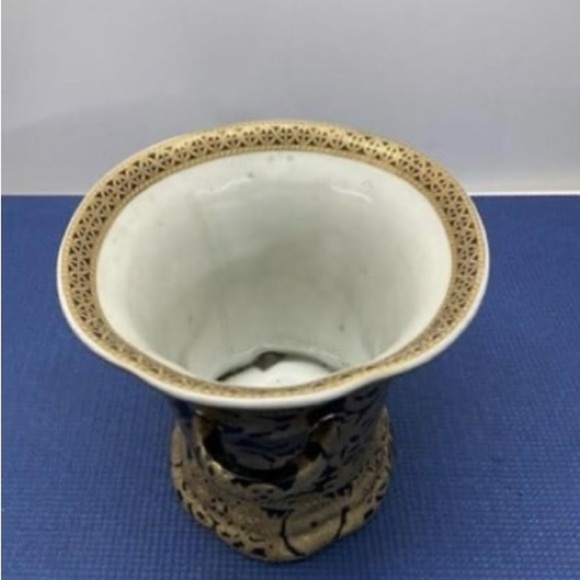 Asian Gold & Black Asian Ring Porcelain Vase  Handpainted Handcrafted 7.5Wx7”T - Picture 2 of 4